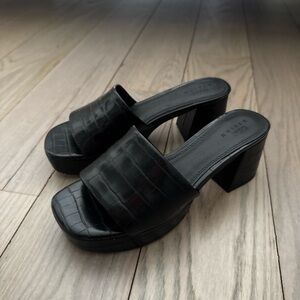 Black Women's Block Heel Sandals Crocodile